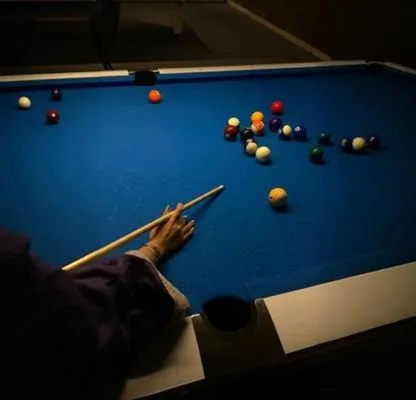 SNOOKER TABLE